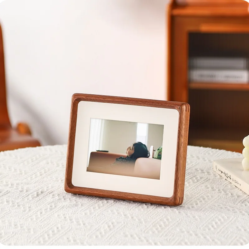 Elegancka, czarna, wykonana z  – Bamboo Photo Frame recenzja i cena